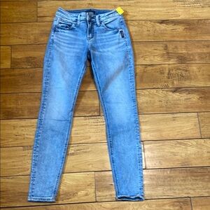 Silver Jeans Avery  Skinny